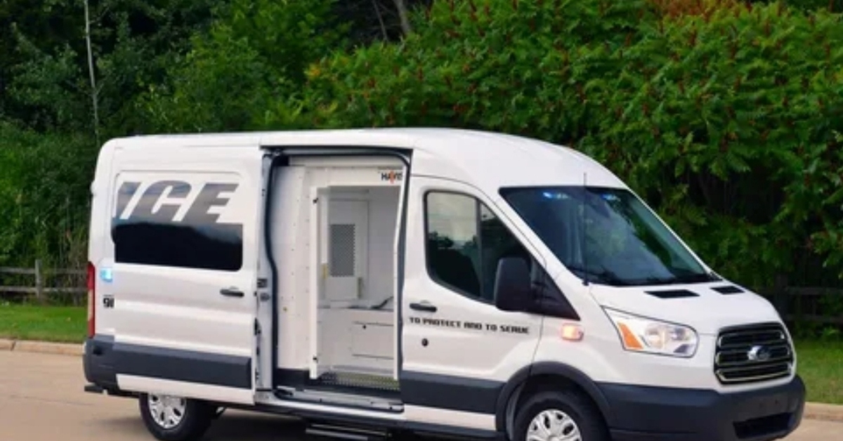 Форд фургон. Ford Transit 2015. Ford Transit 2015 пассажирский. Ford Transit van. Ford Transit van фургон.