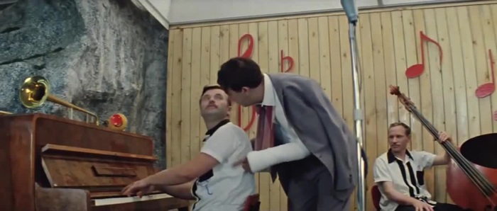 Какая мелодия изображена на стене ресторана «Плакучая ИВА»? | Пикабу