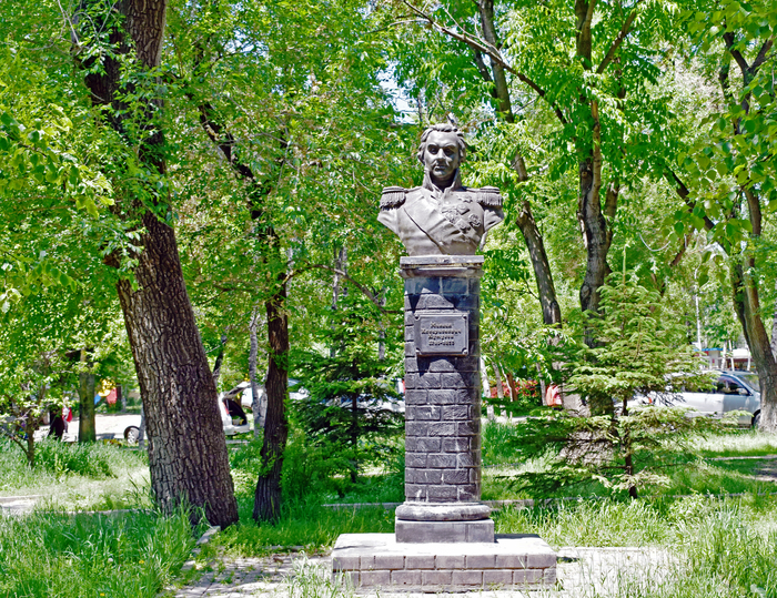 Памятник М.И.Кутузову во Владивостоке на Русской , есть такой недавно узнала . Кто еще знал ?