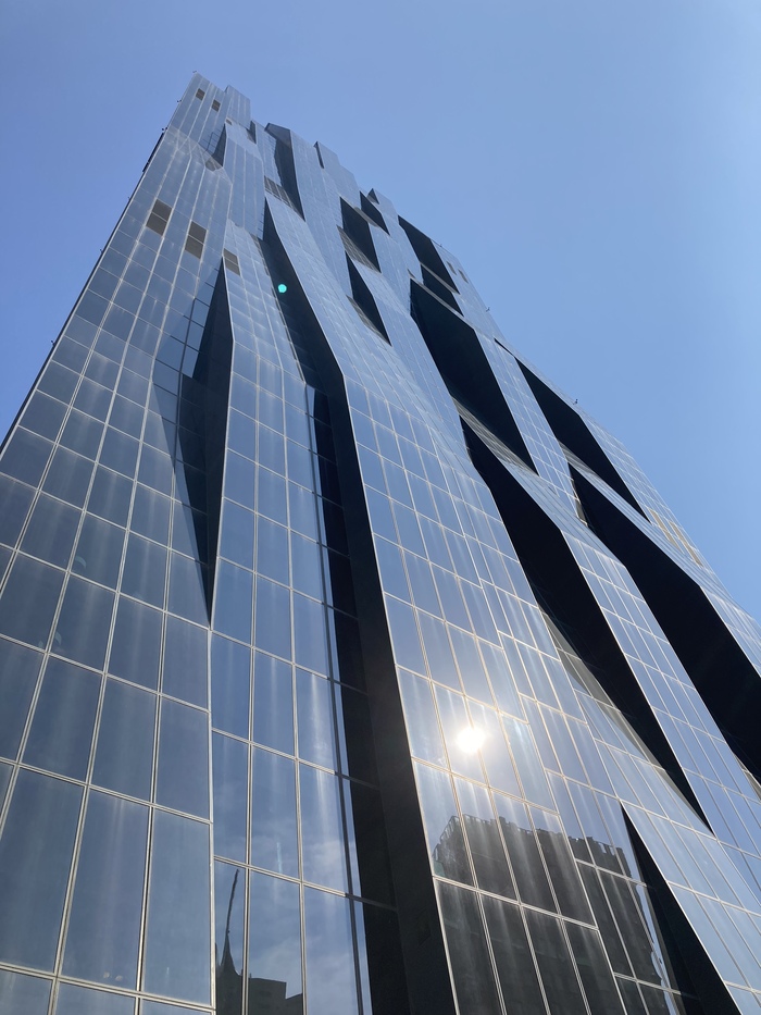 Эта башня напоминает мне о Half Life 2… каждое утро аж олдскулы сводит…