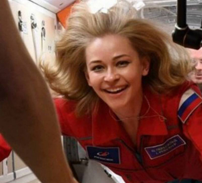 Помните в прошлом году Пересильд летала в космос для съёмки эпизода к фильму? Не слышали когда можно посмотреть?