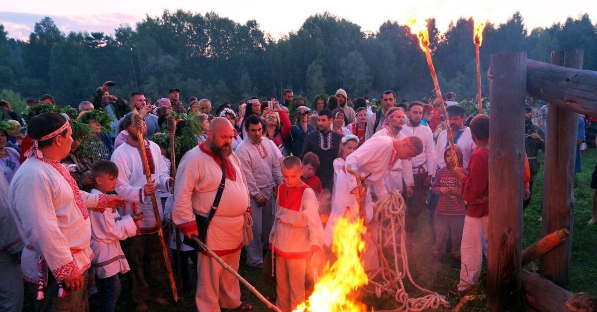 Окунева омская обл. Окунево Омская область пять озер. Солнцестояние Окунево Омск.