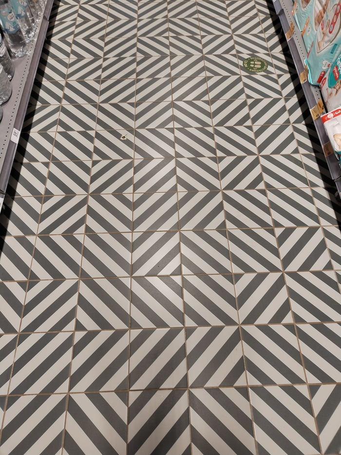 Товарищ у меня возмутился. Интересно почему Пятерочка в костроме