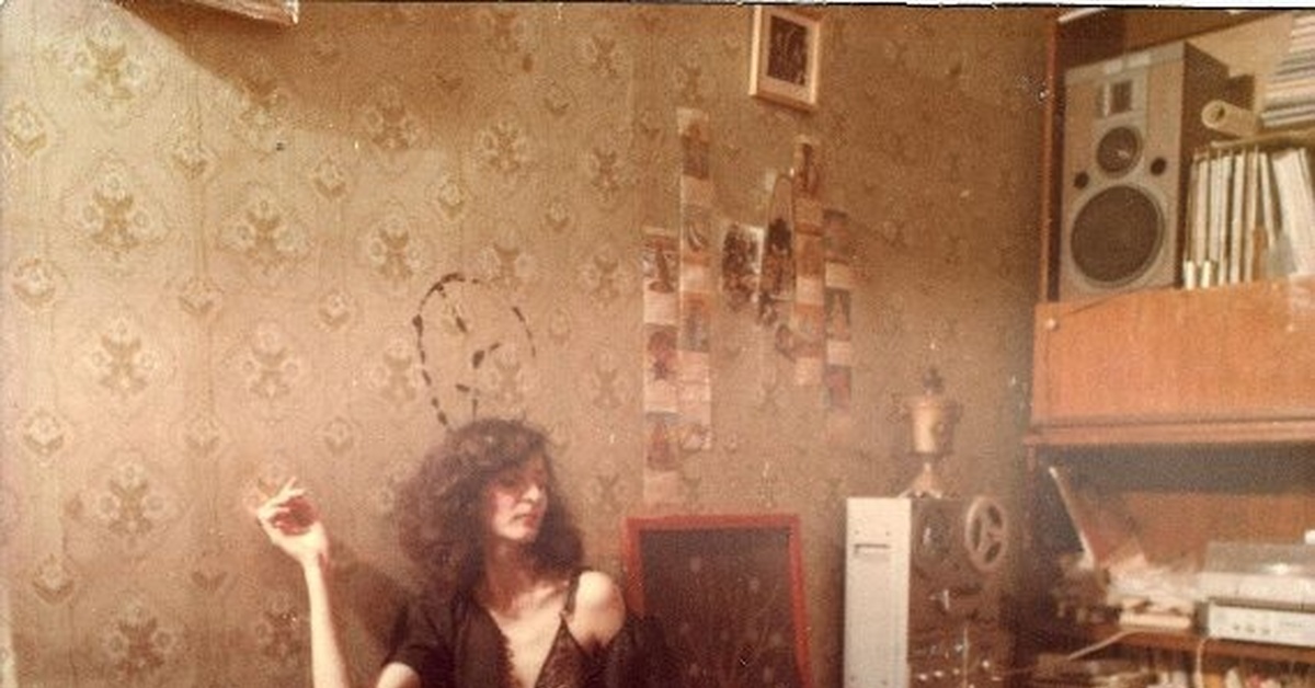 Stone club москва. 90-е молодежь в россии. Мои девяностые. Стиль 90х одежда женская. Стоун клуб в йошкар оле.