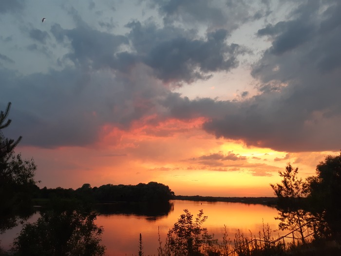 Закат. Красивое))