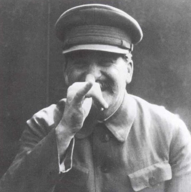 Иосиф Сталин дразнится