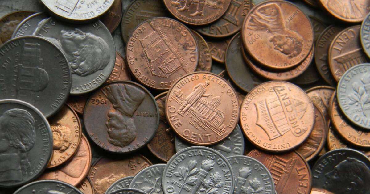 Купить много монет. Монеты. Иностранные монеты. Много иностранных монет. Мелкие монеты.