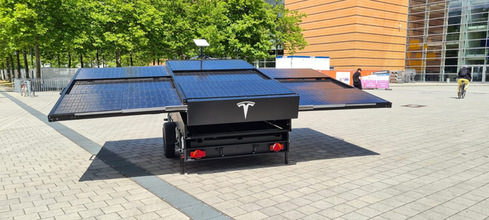 Solar Range Extender  Tesla   Starlink       . Teslarati , , SpaceX, Starlink, Tesla, 
