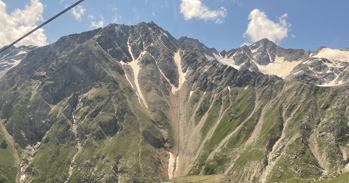 Only mountains. Горы Кабардино Балкарии. Горы Кабардино-Балкария знаменитая. Кабардино-Балкария отдых в горах. Горы Кабардино Балкария острые пики.