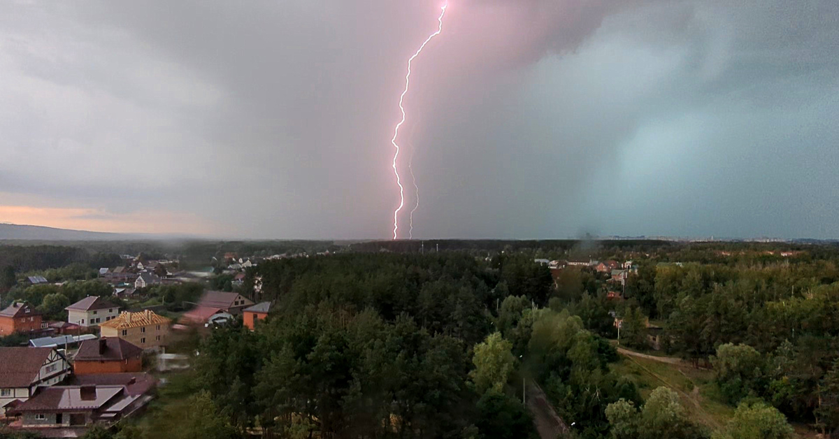 Гроза в пензе. Гроза в Ульяновске. Сургут молния. В Пензе молнию.