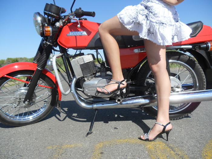 «Яву-Яву», взял я на халяву: что стало с главной мечтой всех советских парней и где ее теперь выпускают Мотоцикл Ява, Мото, Чехословакия, Jawa, Мотоциклисты, Длиннопост, Яндекс Дзен «Яву-Яву», взял я на халяву: что стало с главной мечтой всех советских парней и где ее теперь выпускают Мотоцикл Ява, Мото, Чехословакия, Jawa, Мотоциклисты, Длиннопост, Яндекс Дзен