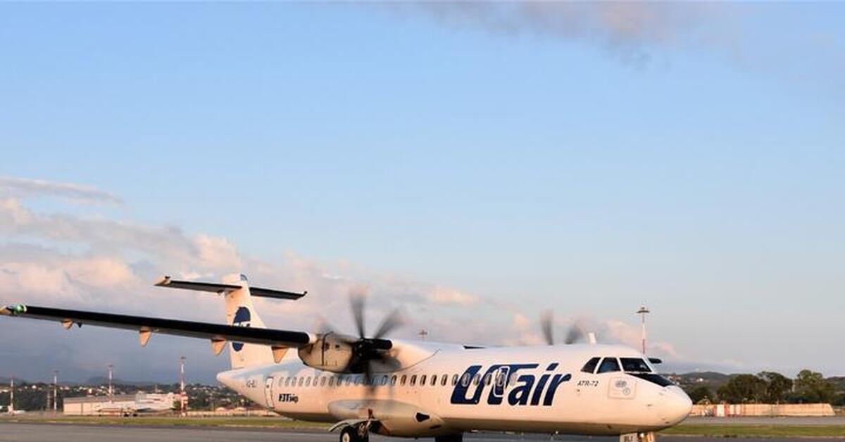 Utair аэропорт. ATR 72 самолет. ATR 72 самолет UTAIR. ATR 72-500 UTAIR. Самолет ЮТЭЙР Сочи.