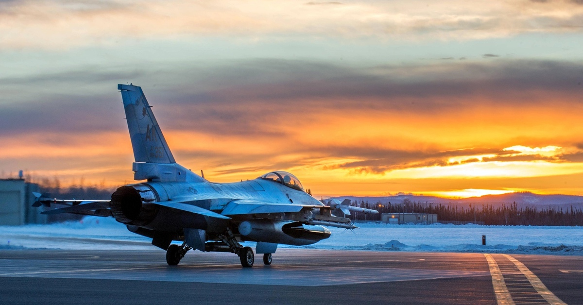 Ввс сша. F-16 Fighting Falcon. ВВС США Фалькон. Военно-воздушные силы США. U S Air Force самолет.