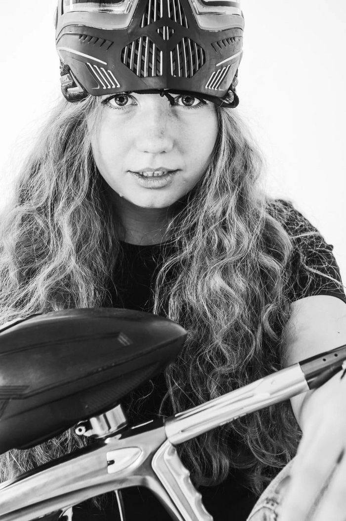 Пейнтболистка