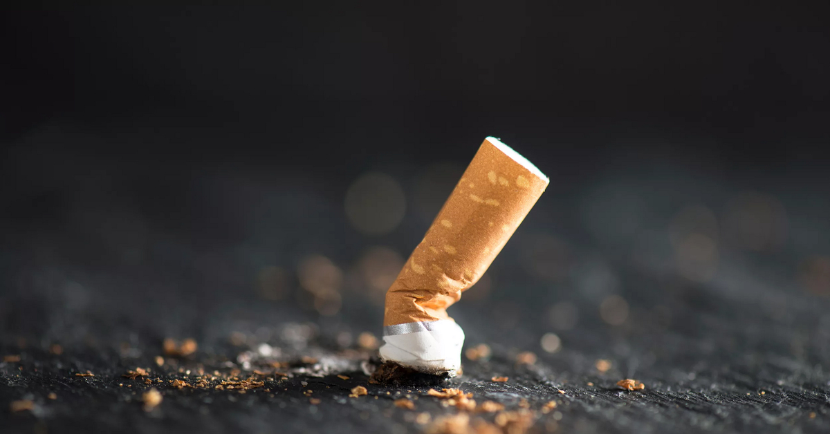 Потухший огонь. Полу потухший. Потухшая свеча. Потухшие свечи в темноте. Потухший огонь.