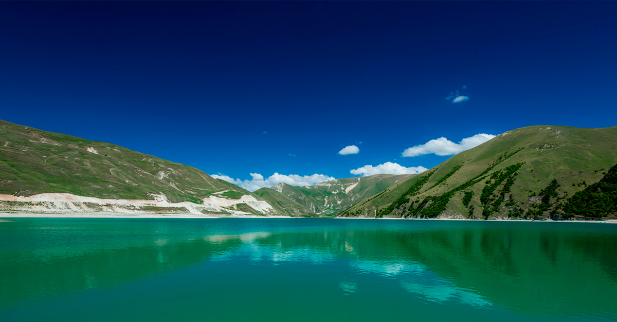 Озера чеченской республики. Казеной-ам озеро. Кезеной ам Чечня. Озеро Казеной-ам в Чечне. Озеро Кезеной-ам в Дагестане.