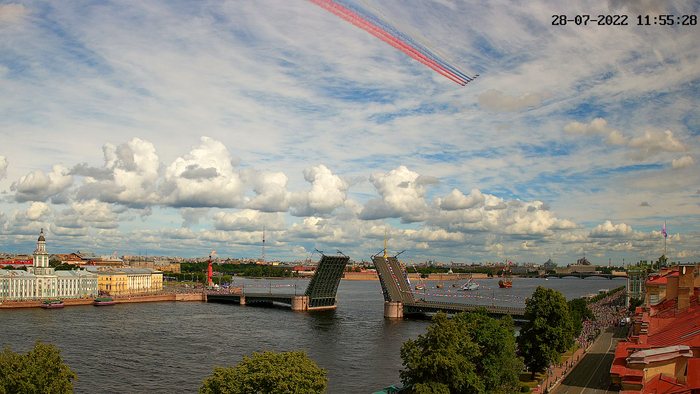 Круче только у Первого канала. Генеральная репетиция парада ВМФ с супервидовой веб-камеры Санкт-Петербурга