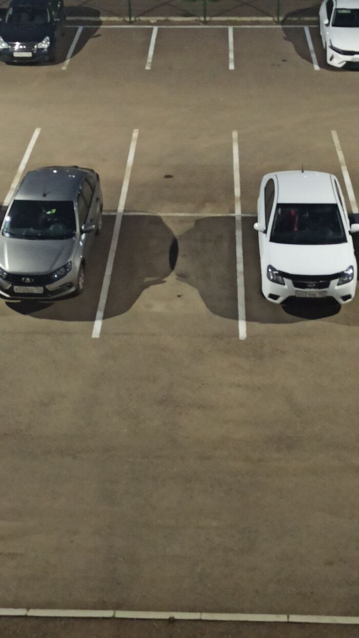 Целующиеся тени машин