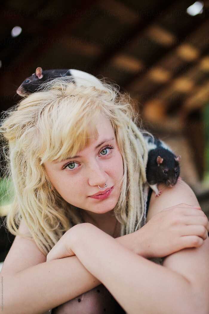 Девушка с крысками Блондинка, Девушки, Фотография, Зеленые глаза