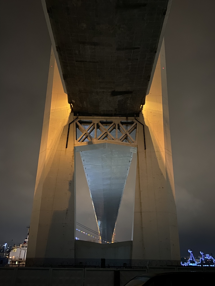 Где-то под Золотым мостом