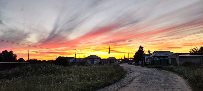 Просто красивый закат последнего дня июля