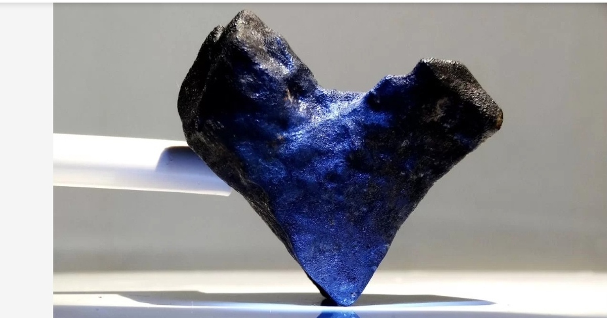 Тюменский метеорит. Метеорит в тюмени. Метеорит тюмень. Метеоритный камень. Метеорит тюмень.