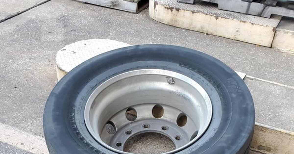 Колесо пробило другое колесо | Пикабу