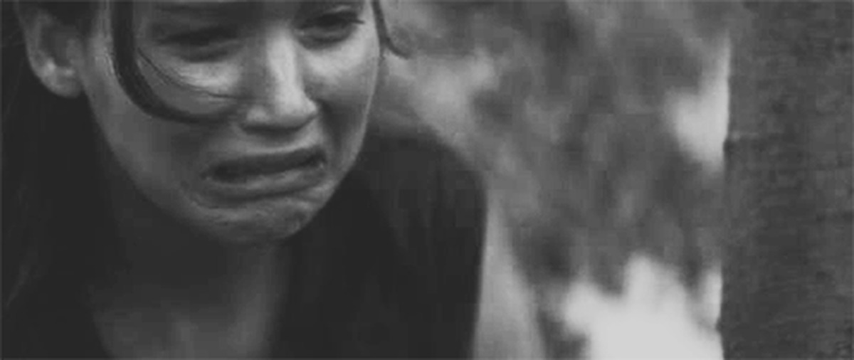 Пропустить болезненный. Девочка плачет. Девушка рыдает. Плачущие люди. Девушка плачет.