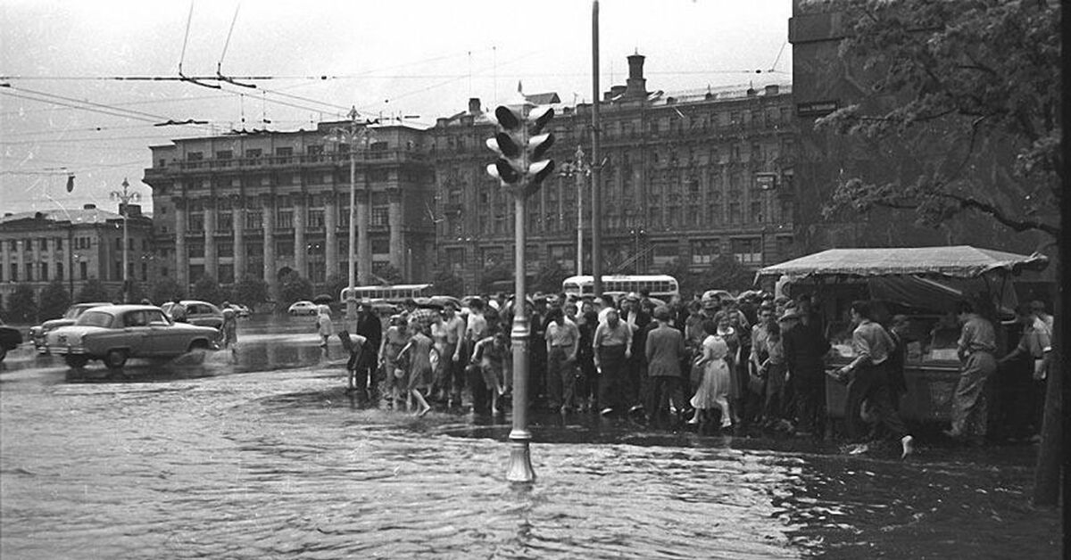 Московская е. Манежная площадь 1950. Москва 1950-е. Москва в 1950-е годы. Охотный ряд 80-е годы.