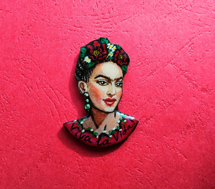 Портретная брошь