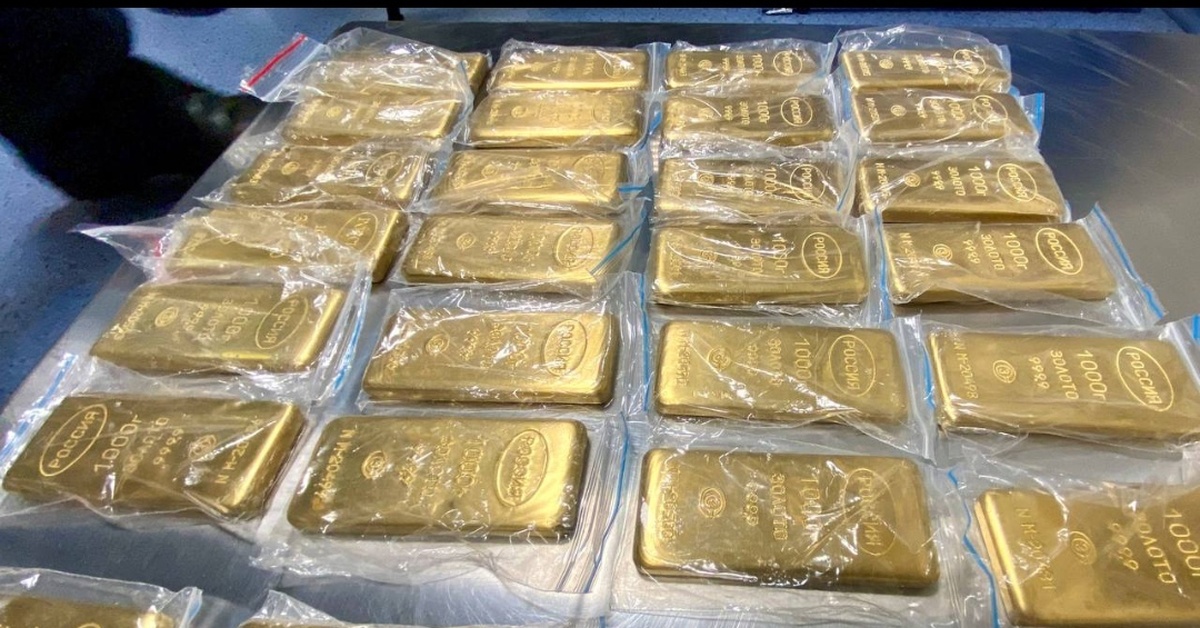 800 миллионов рублей. Конфискованное золото в слитках. Килограмм золота. Слитки российского золота. Китайское золото.