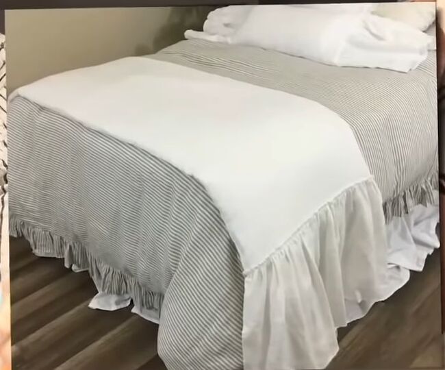 Ткань на кровати Кровать, Отель, Вопрос, Обувь, Текст