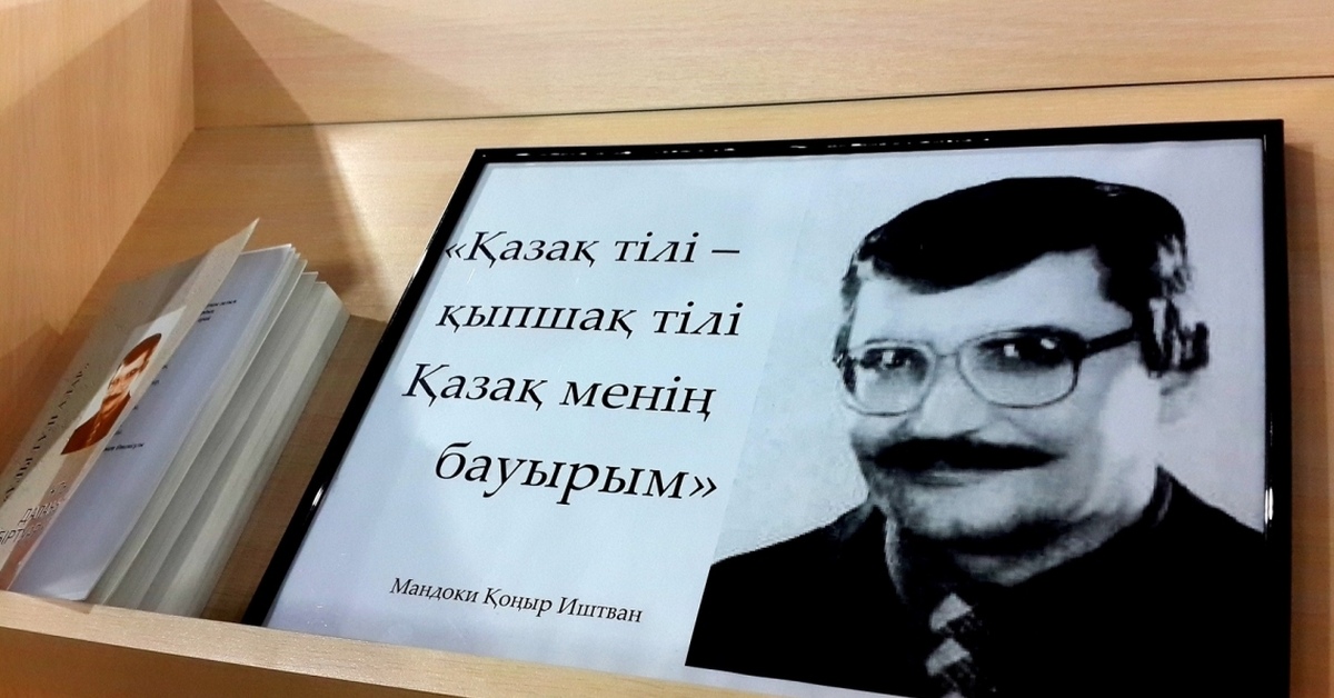 Қолмен жұмыс істегеннен кейін конча Асқазандағы порно позиция