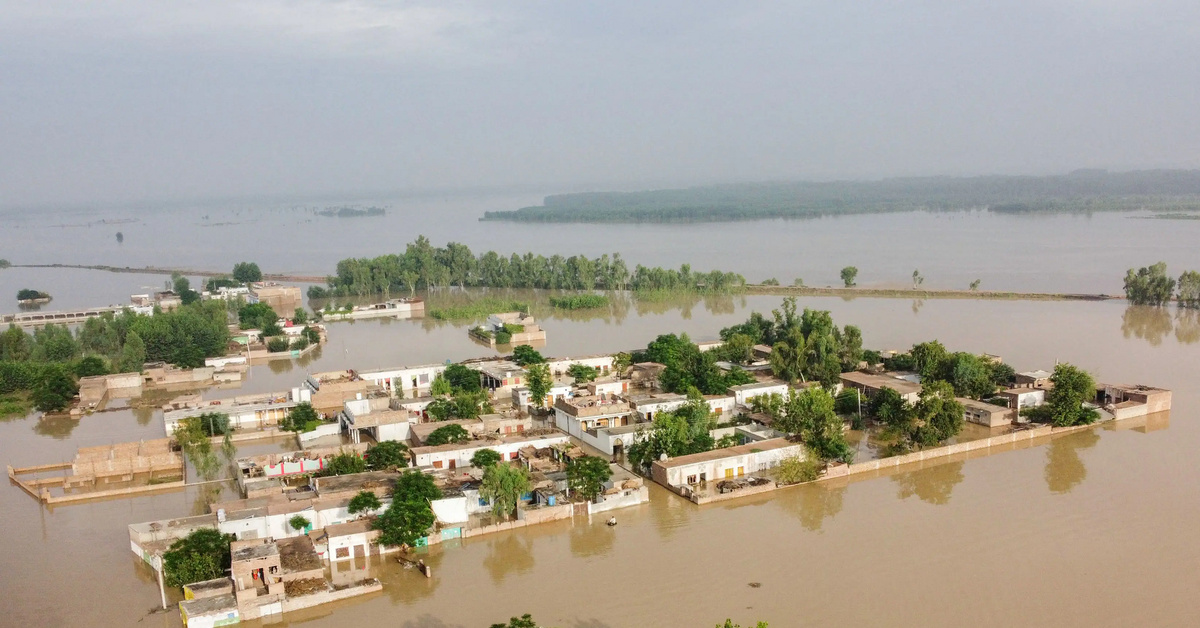 Наводнения 2022 года. Потоп в австралии. Наводнение в австралии 2022. Наводнение в пакистане 2010. Наводнение в пакистане 2010.