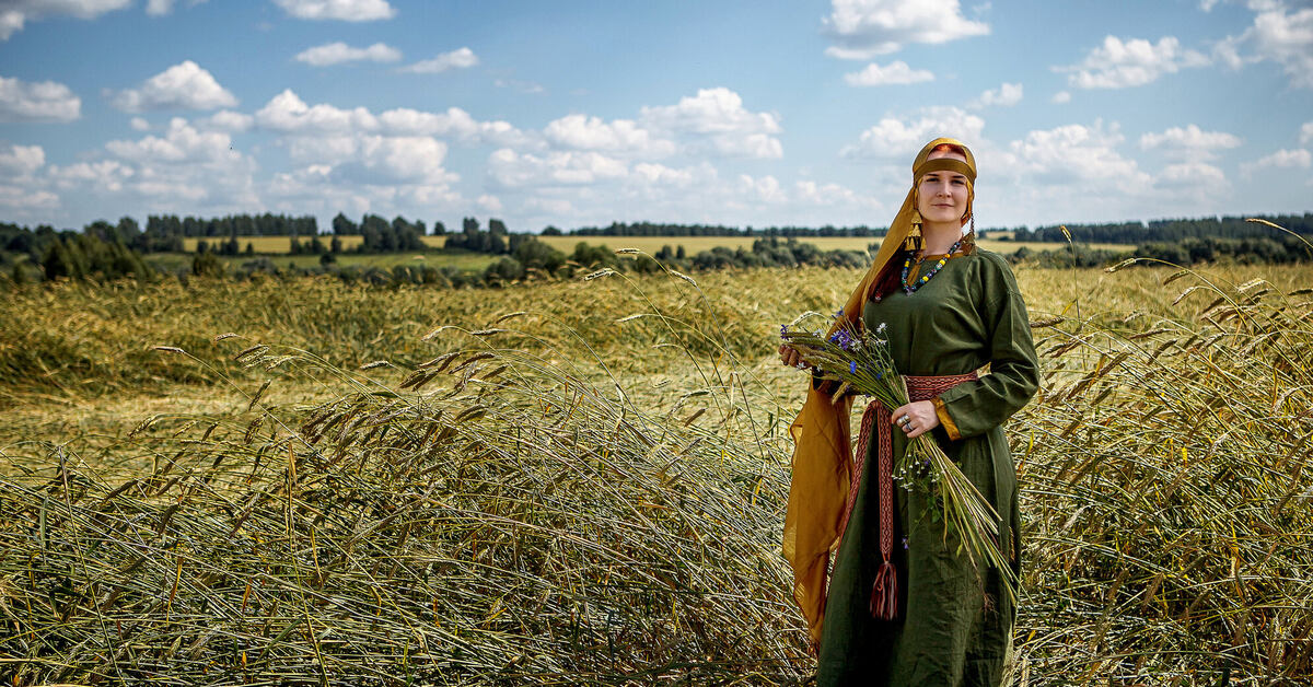 Крестьянка горожанка. Рязанская крестьянка. Новгородская крестьянка. Средневековые новгородские женщины. Крестьянка фото.