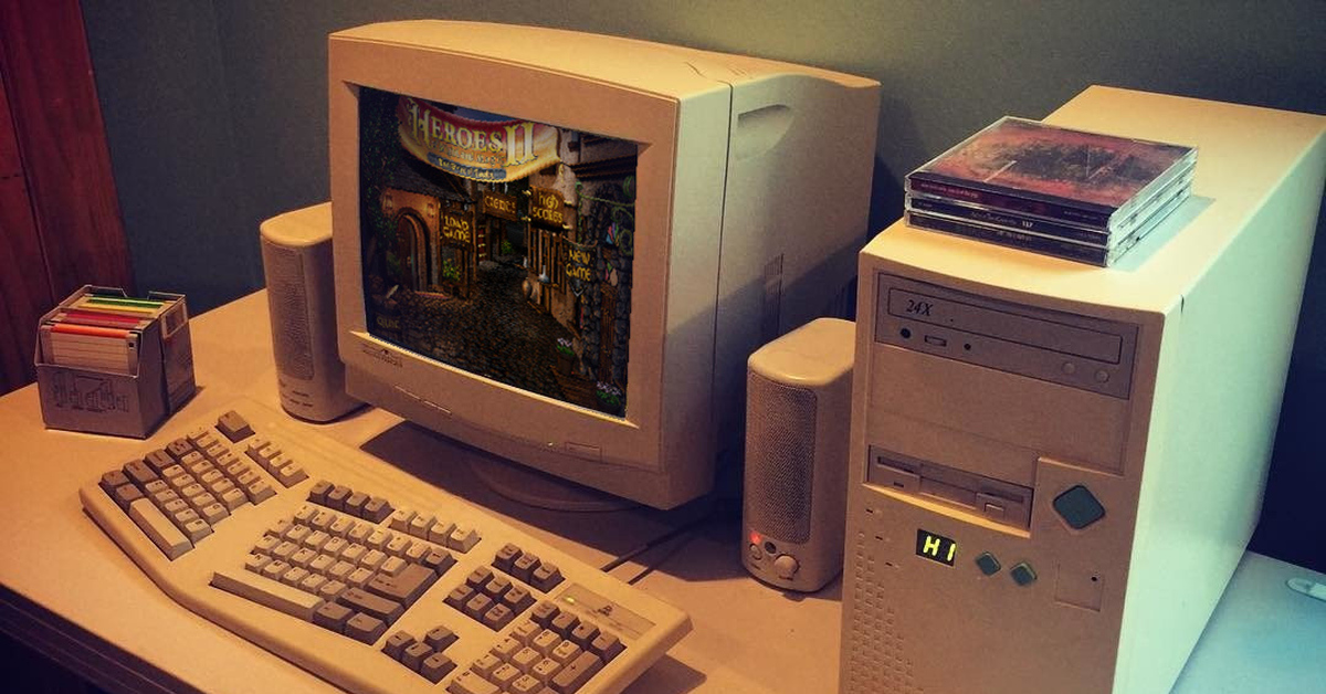 Компьютер в быту. Старый компьютер. Компьютер 90-х. Компьютеры 2000-х годов. Компьютер девяностых.
