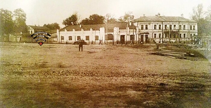 Пл. 1- го Мая ( Горького )