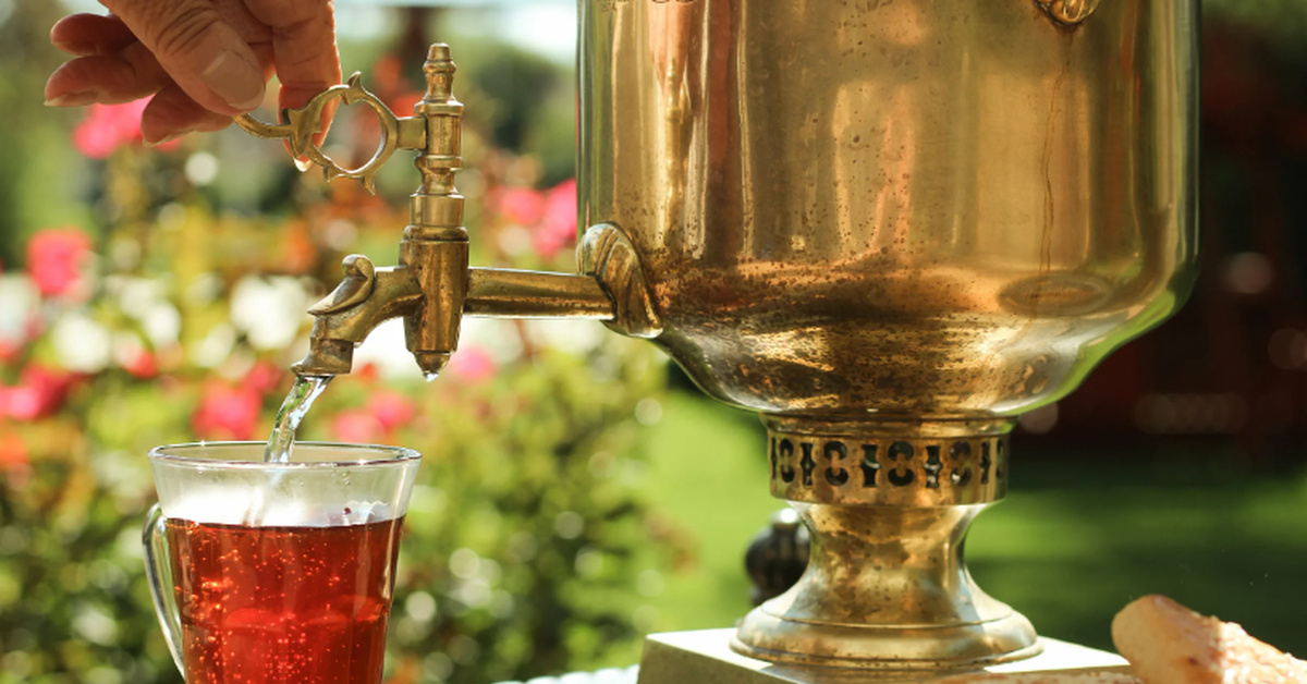 Самовар стакан. Азербайджан чай армуды самовар. Чайхана самовар. Чай с самовара и армуды. Самовар cay.