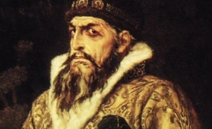 Кофта наизнанку - быть побитым?