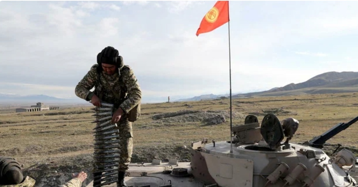 Между киргизами. Киргизия и Таджикистан конфликт 2022. Конфликт на границе Таджикистана. Военный конфликт Киргизии и Таджикистана.