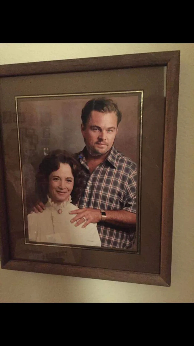 Фотошоп докомпьютерной эры: пожилая женщина закрывает лицо бывшего фоткой Леонардо Д