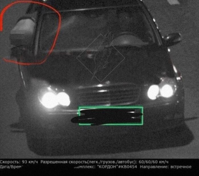 Зеленограде друзья специально нарушили ПДД ради фотографии голой пятой точки в окне