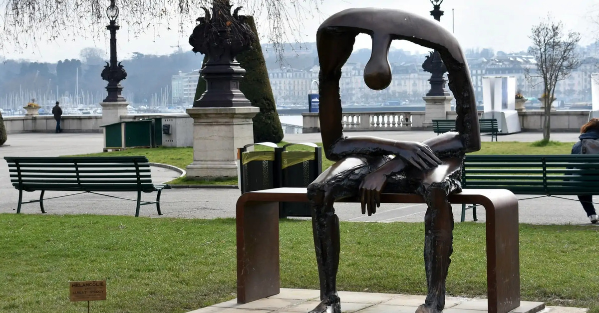 Уставший памятник. Памятник Меланхолия Женева. Пустота души скульптура в Женеве. Памятник пустота Меланхолия Женева.