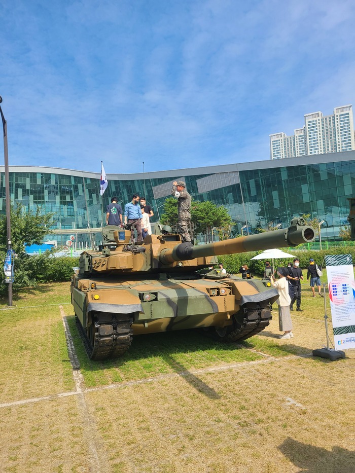 Выставка вооружений "DX KOREA 2022". Часть 2. Корейский транспортный военпром Военная техника, Танки, Сау, Выставка, Вертолет, Южная Корея, Длиннопост