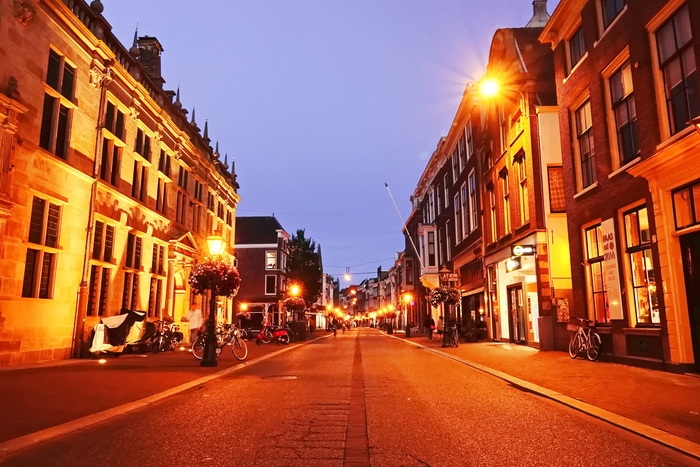 Вечер в голландском городе Ляйдсхендам