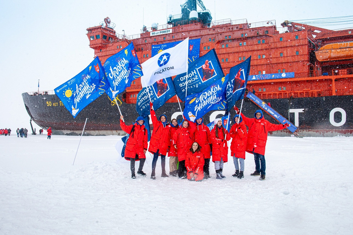 Продолжение поста «Первая в мире ледостойкая платформа вышла в первый рейс»