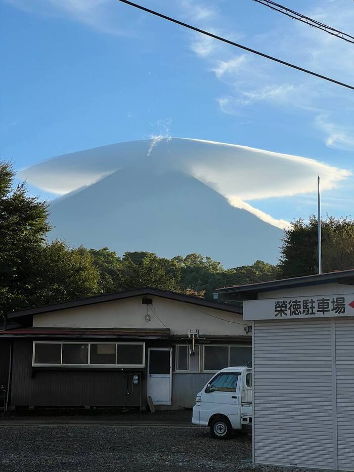 Шапка из облаков над Фудзи Туризм, Япония, Горы, Фудзияма, Тайные виды на гору Фудзи