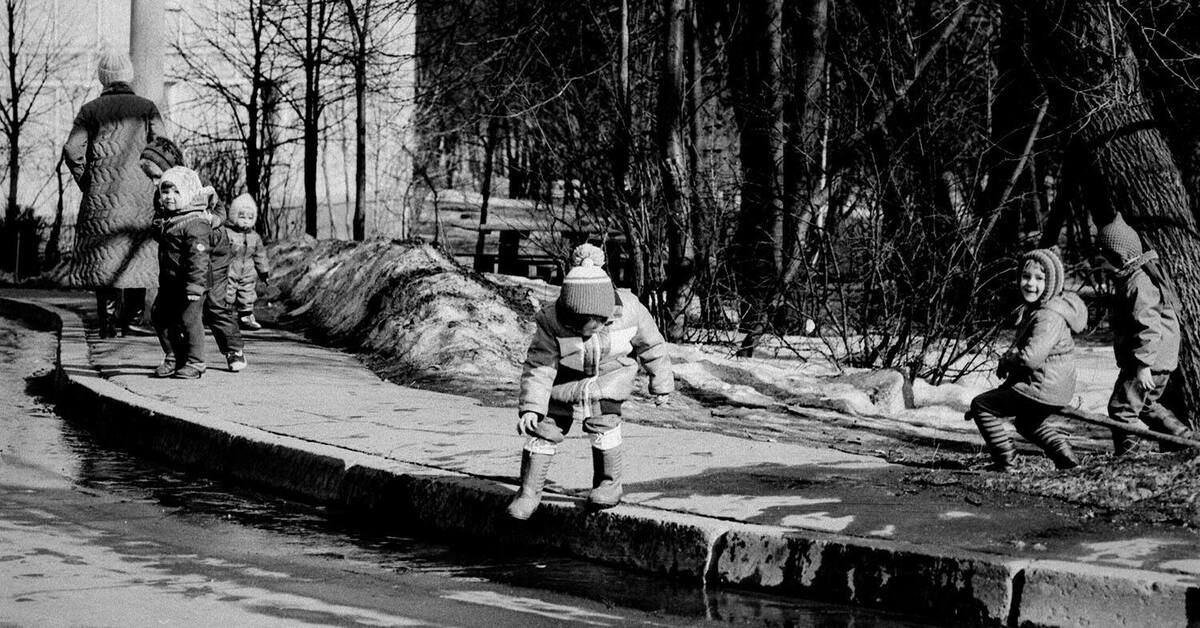 Детство 17 вариант. Детство 1986 картинки. ребенок в детстве 1986 годы. детство 1986 картинки в лабытнангах. stolen childhood 1986.