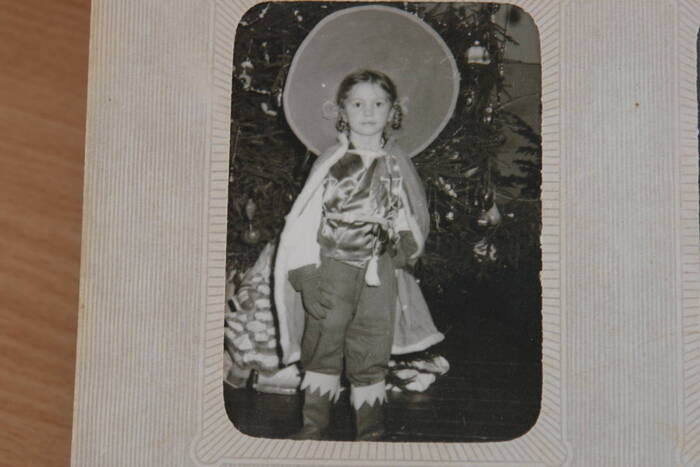 Девочка в новогоднем костюме "Кот в сапогах" 1960-е