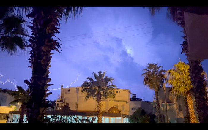 Гремит, сверкает, но ни капли | Пикабу